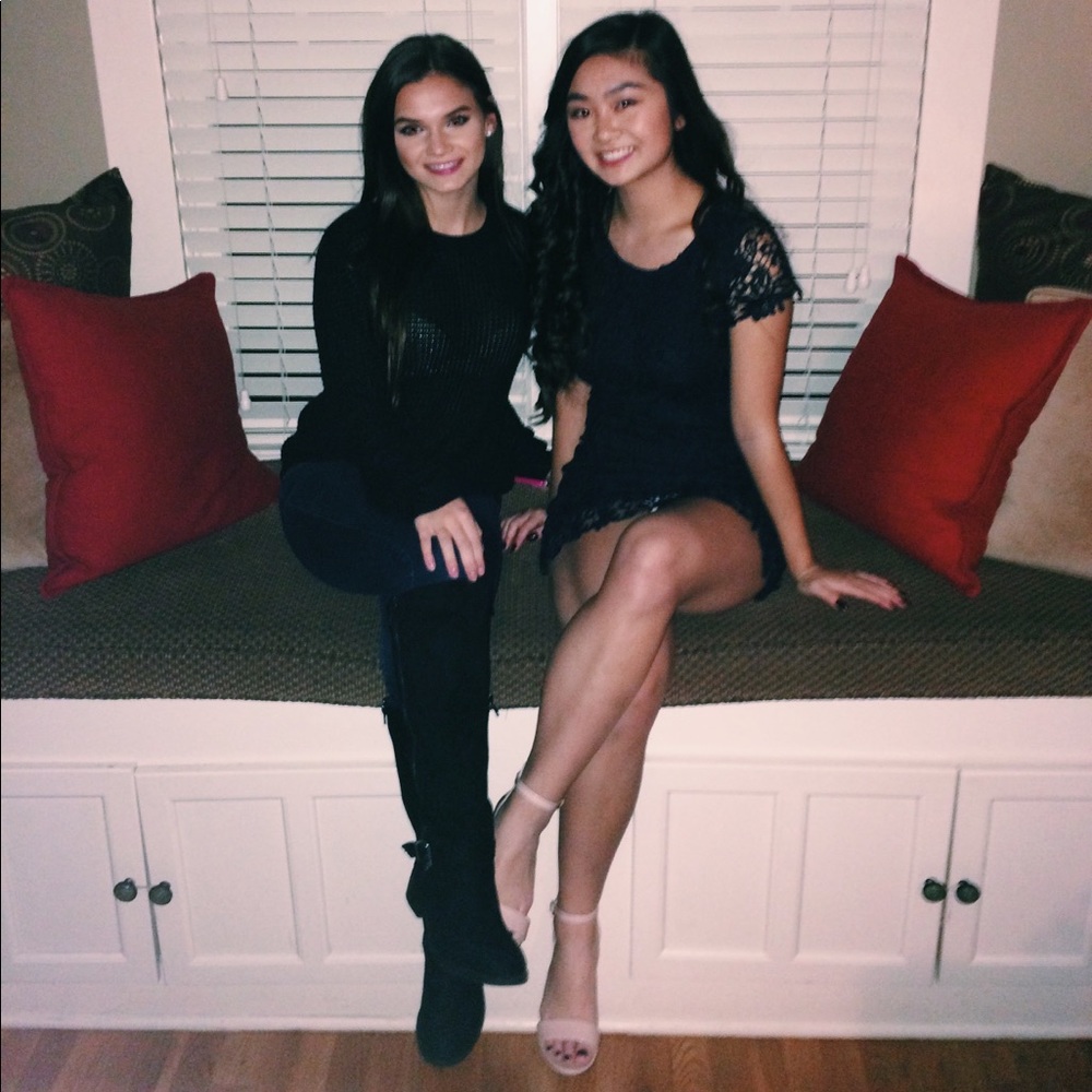 Sleeved lace tight dress open back